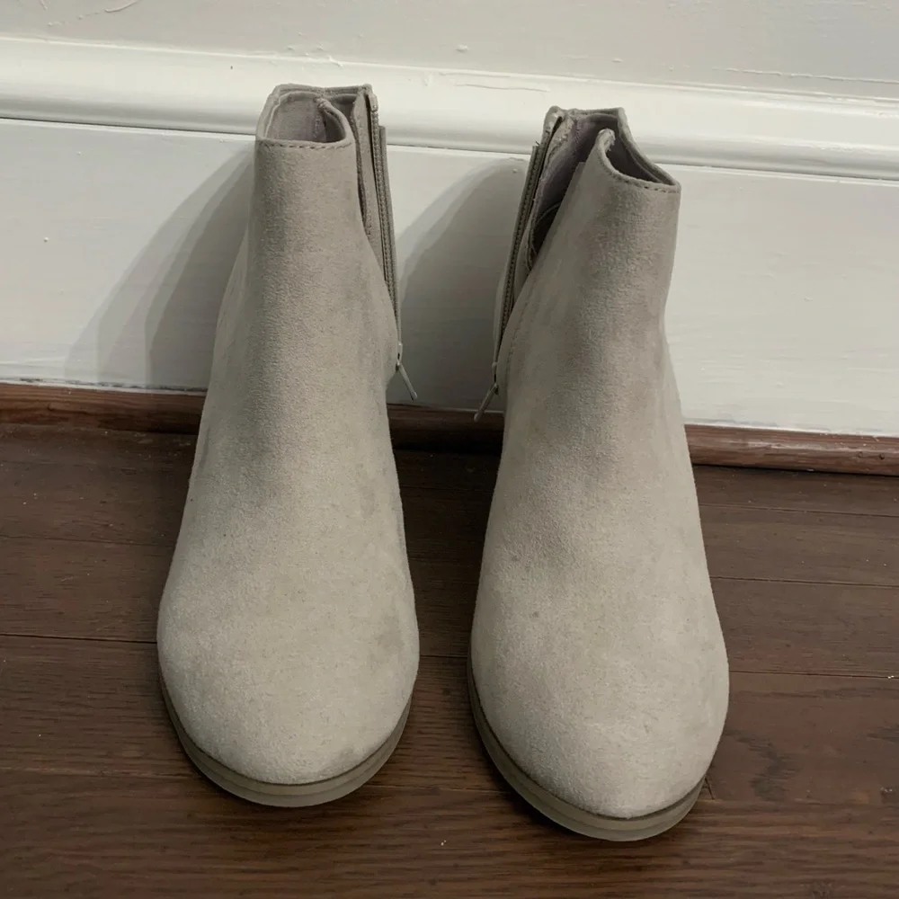 Gray/Cream suede heeled ankle bootie - Picture 2 of 2